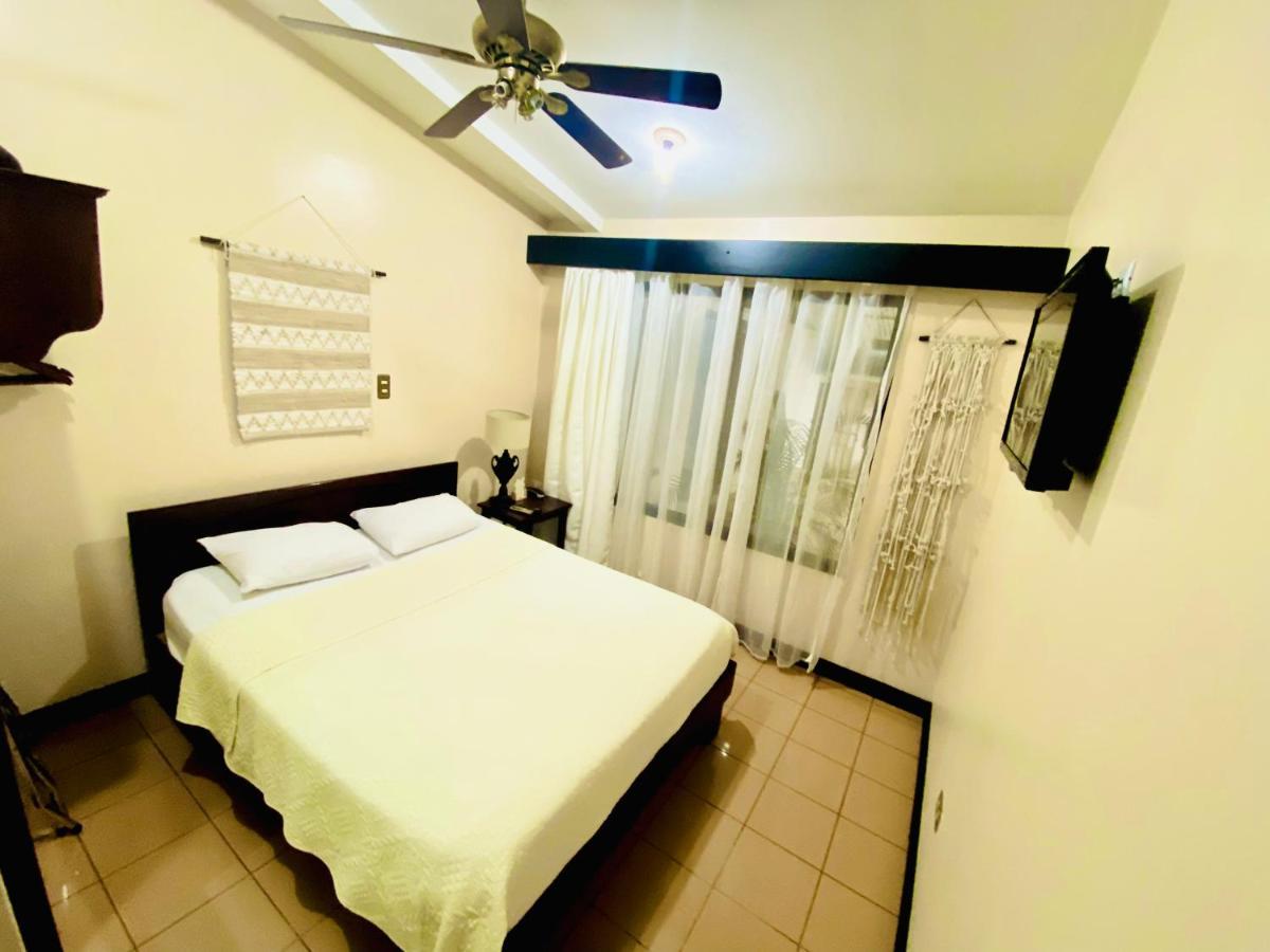 Hotel Mango Airport Río Segundo Kültér fotó
