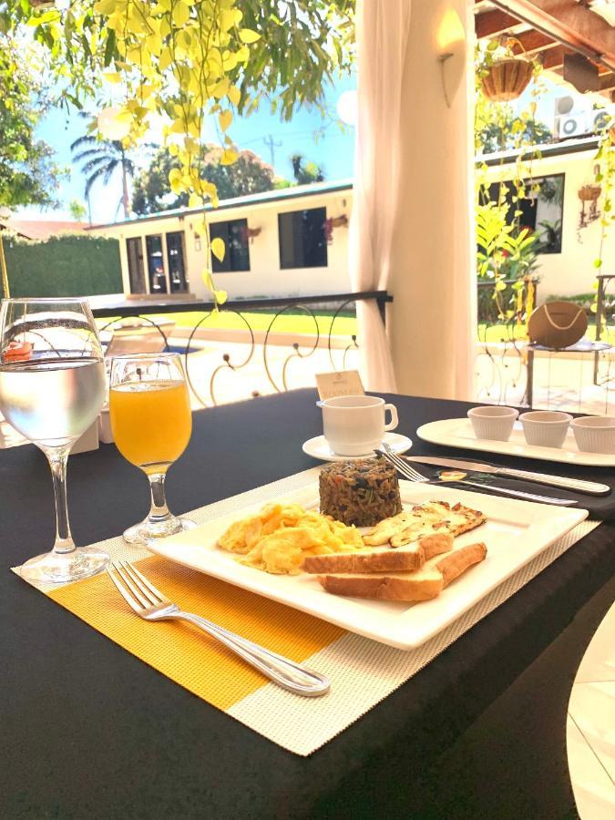 Hotel Mango Airport Río Segundo Kültér fotó